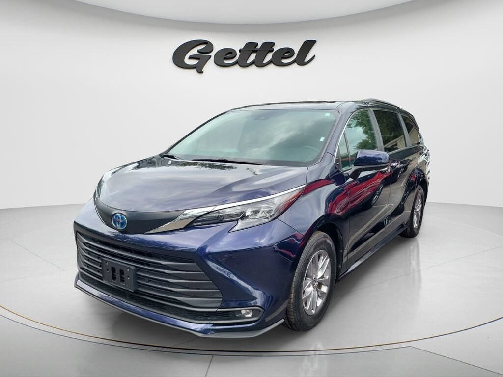 Certified 2025 Toyota Sienna XLE 8 Passenger Van Passenger Van