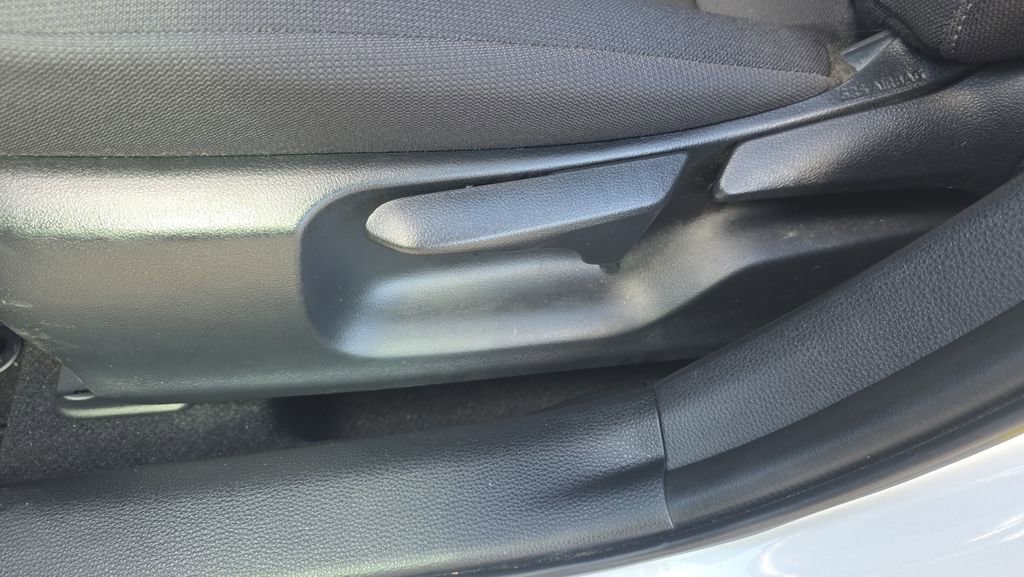 2024 Toyota Corolla LE - Photo 15