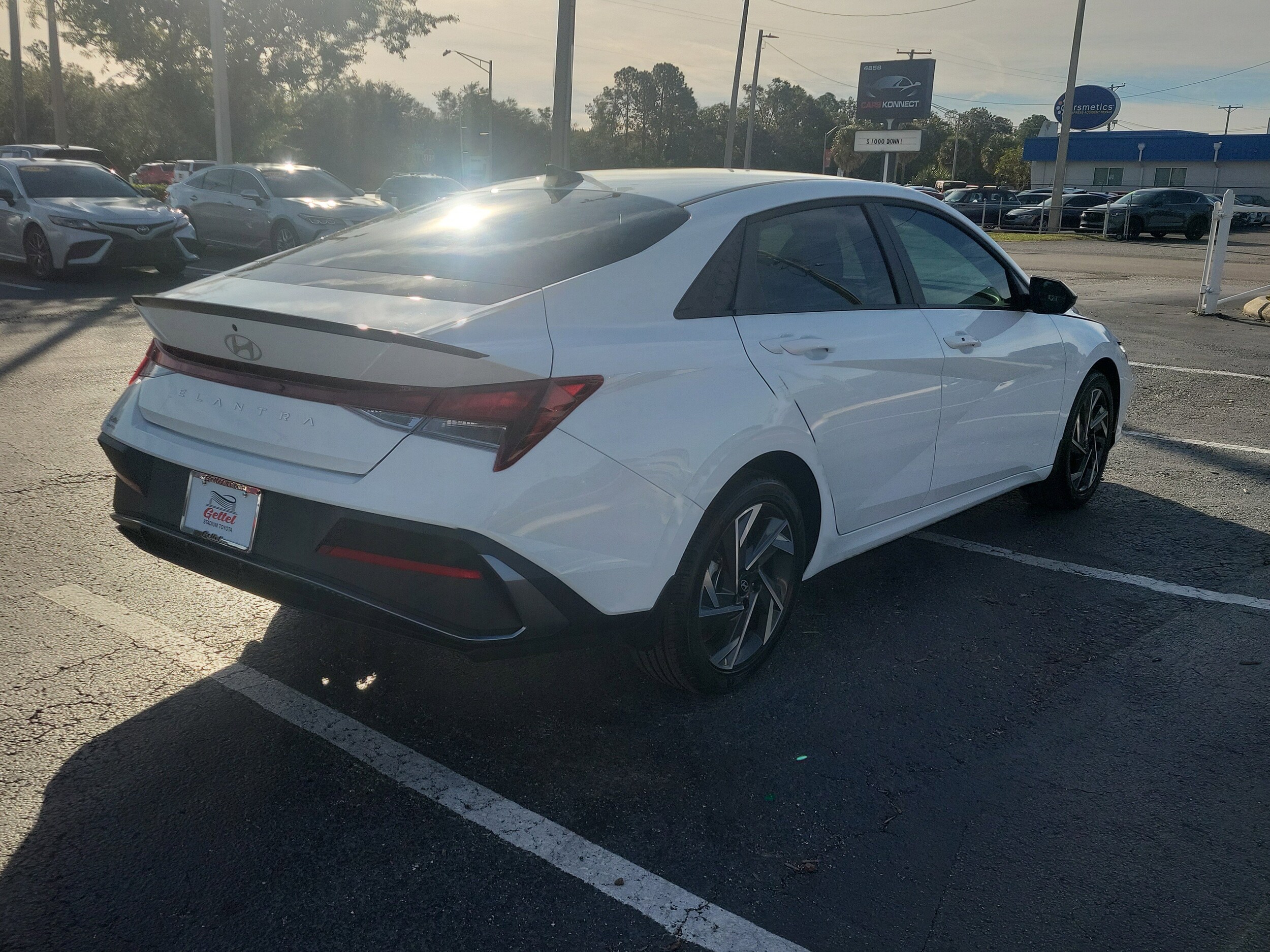 2025 Hyundai Elantra SEL Sport photo 3