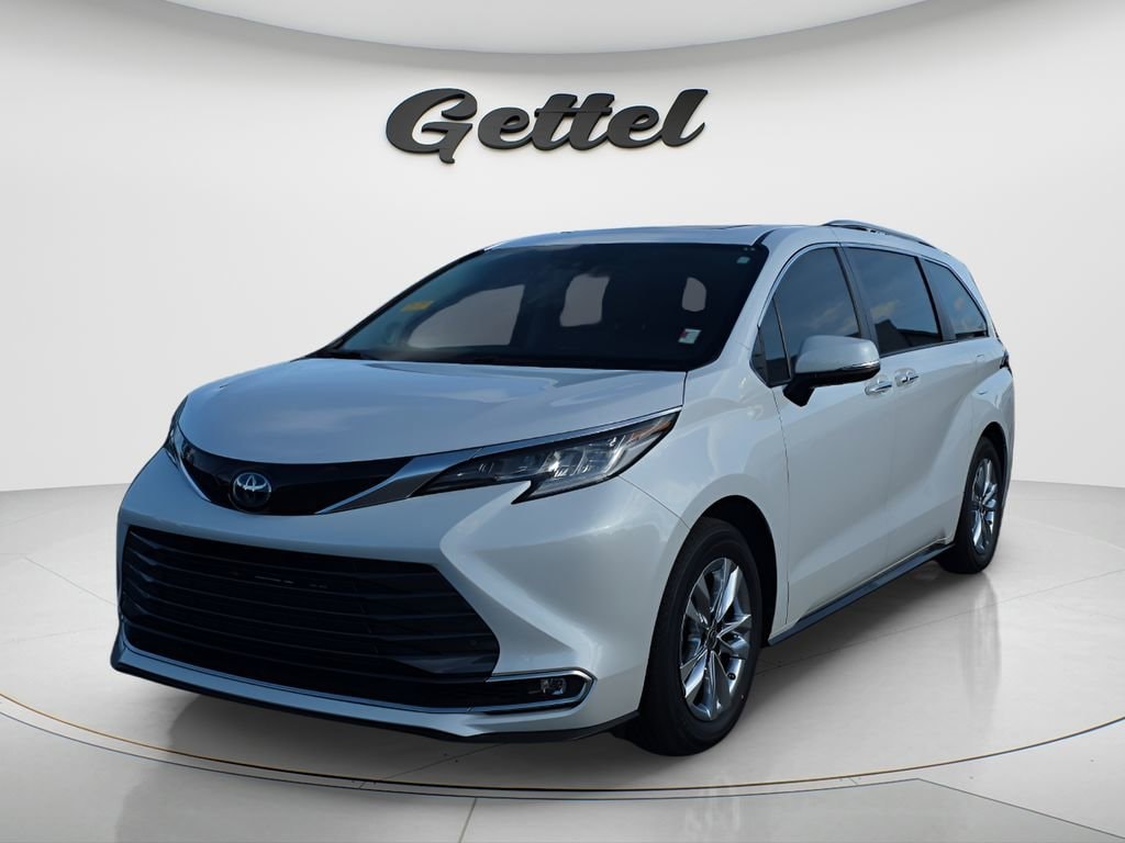 2023 Toyota Sienna Limited 7-Passenger Hybrid FWD's photo