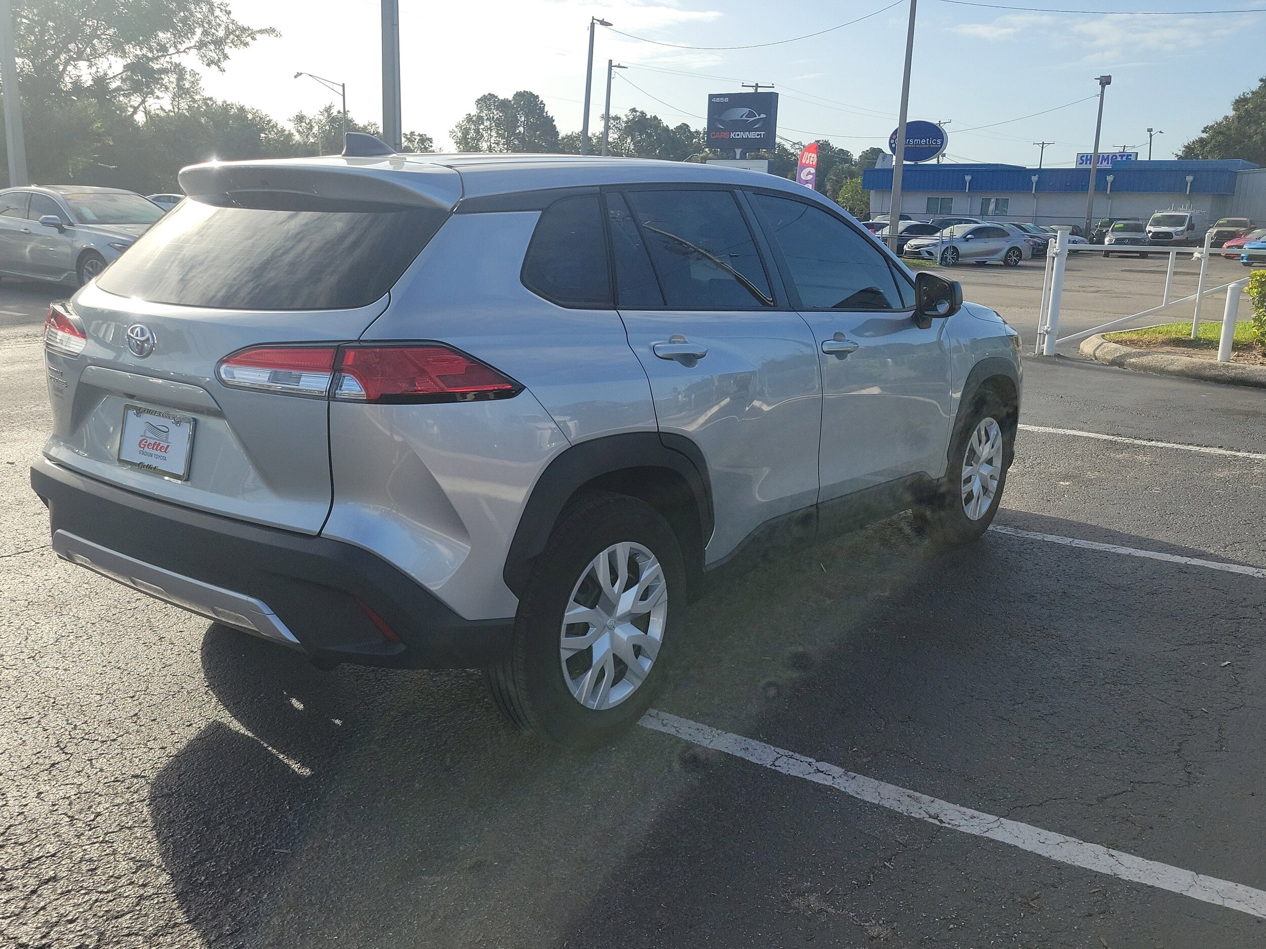 2023 Toyota Corolla Cross L photo 3