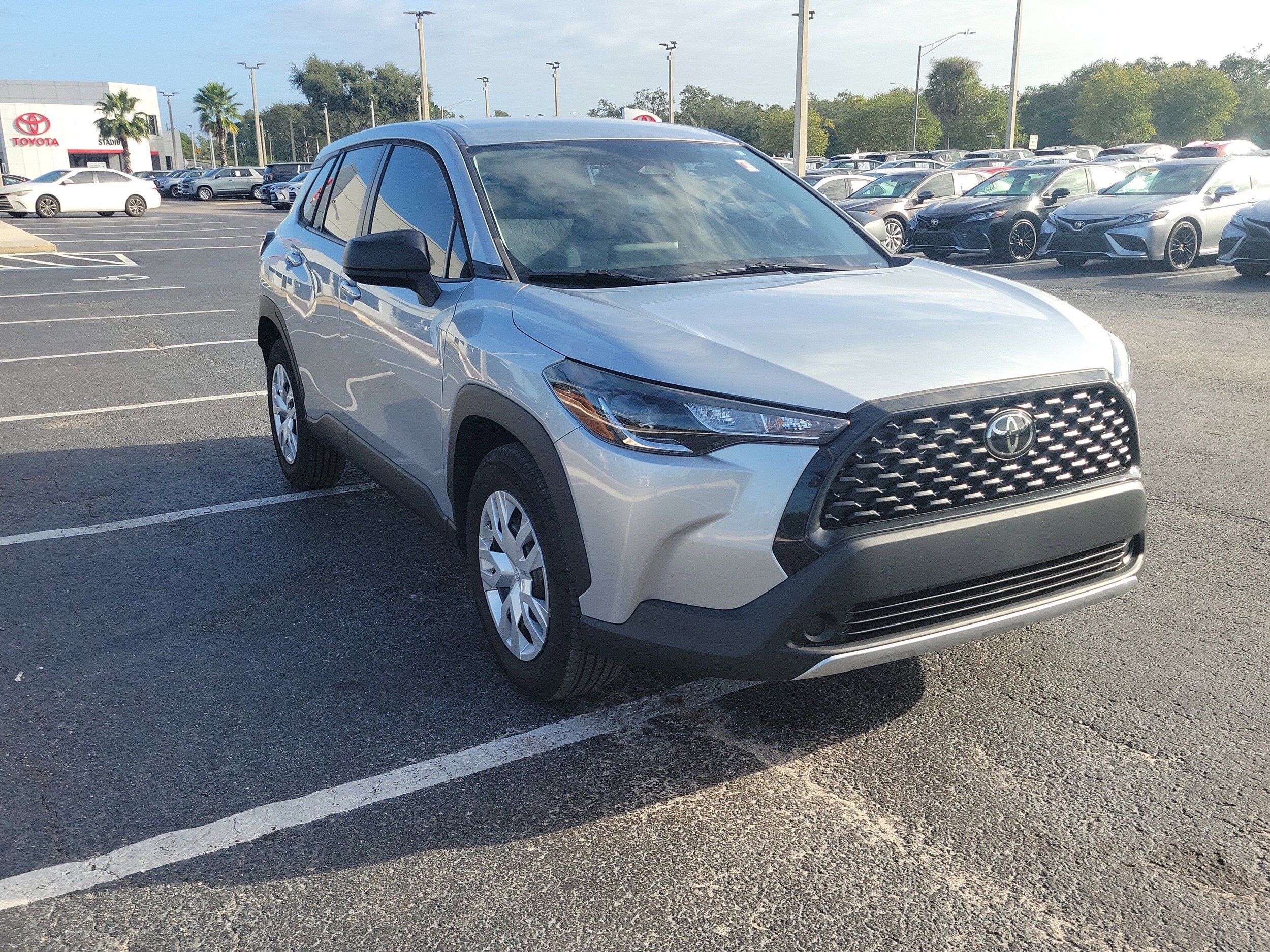 2023 Toyota Corolla Cross L photo 2