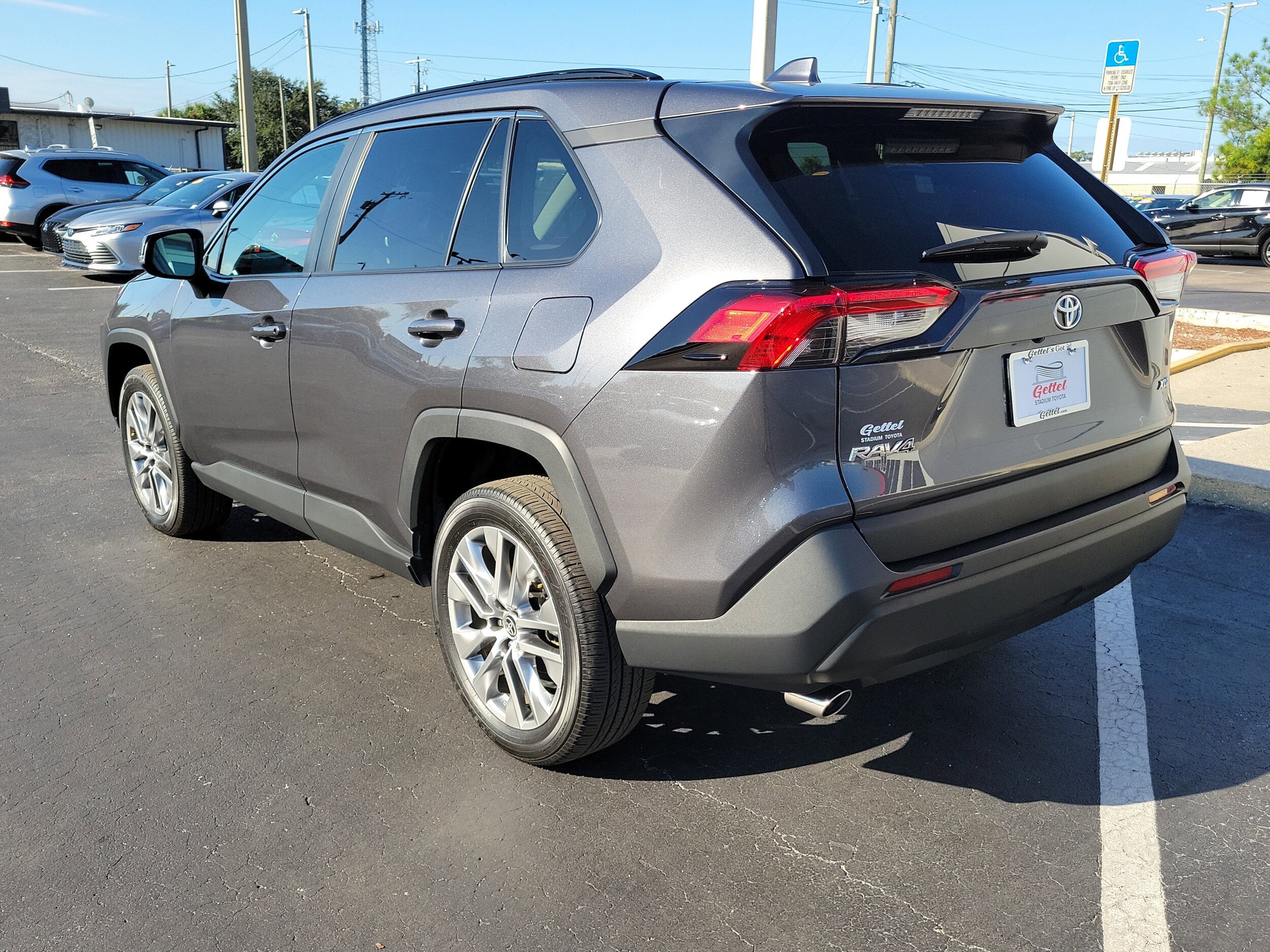 2023 Toyota RAV4 XLE Premium photo 3