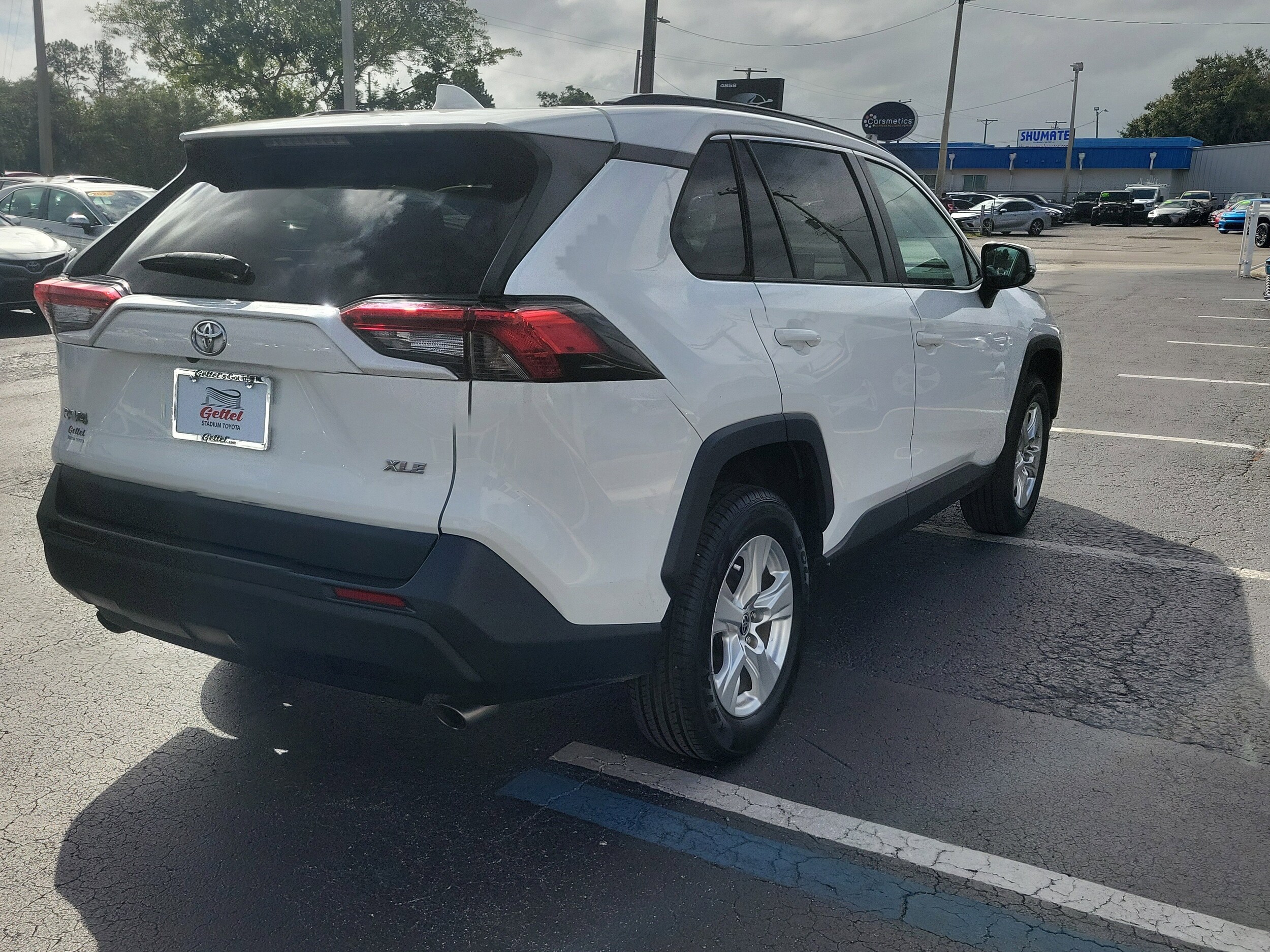 2021 Toyota RAV4 XLE photo 3