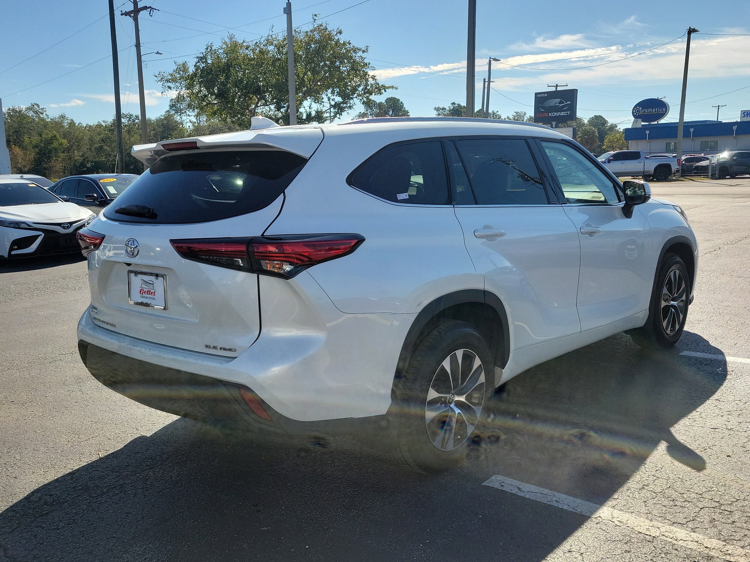 2022 Toyota Highlander XLE photo 3