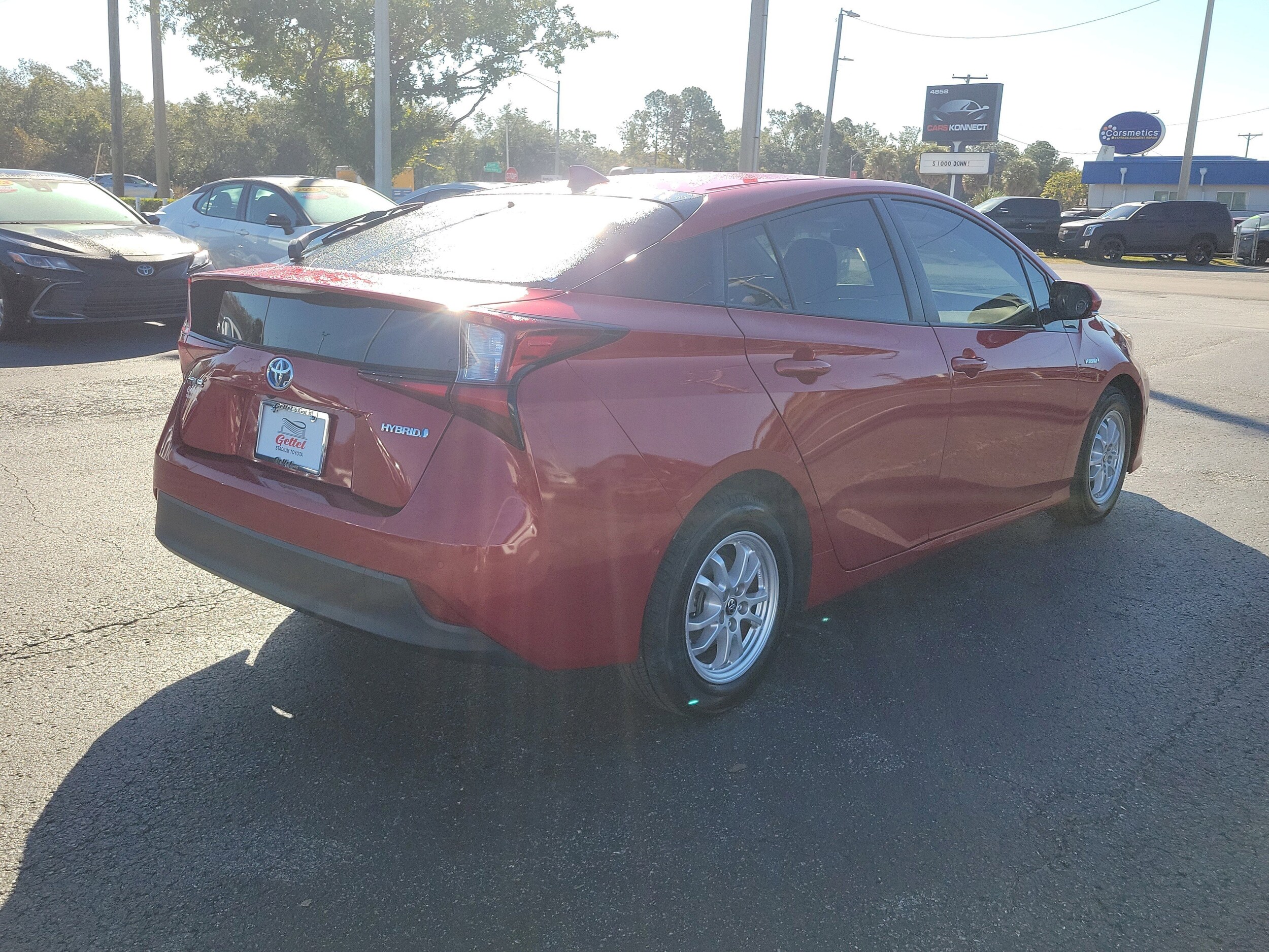 2019 Toyota Prius L photo 2