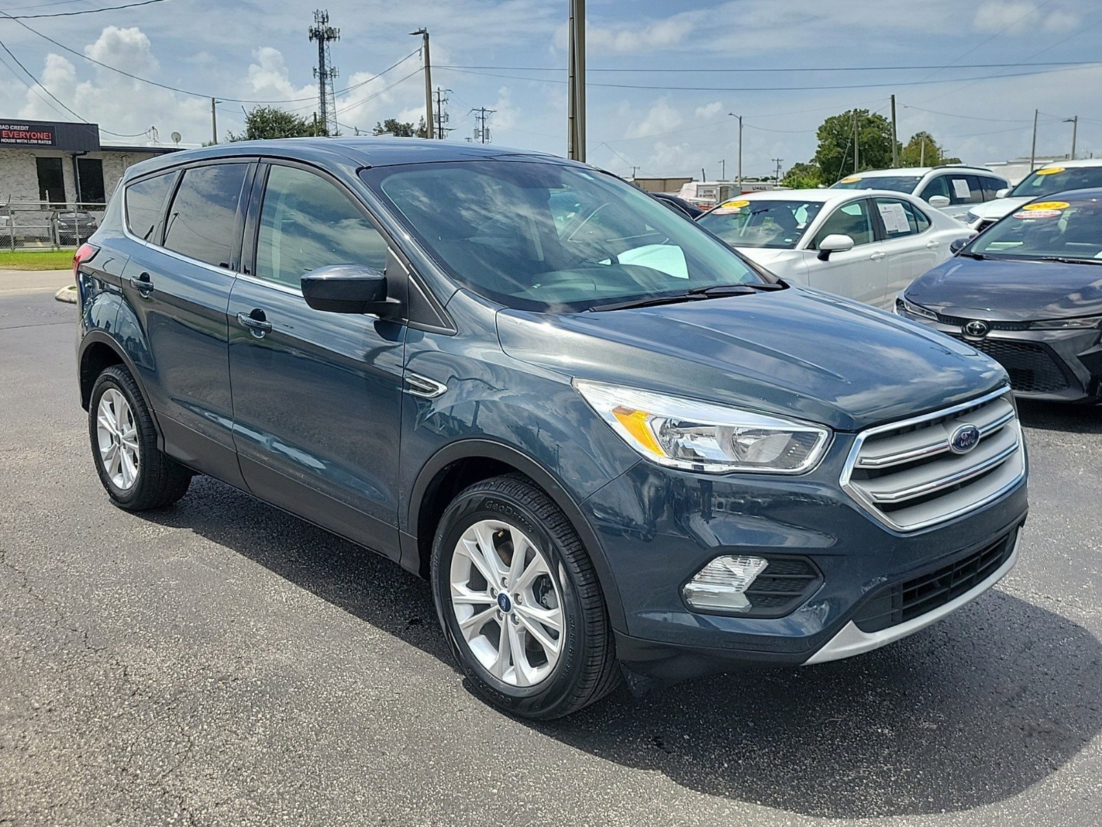 Used 2019 Ford Escape SE with VIN 1FMCU9GD2KUB24289 for sale in Tampa, FL