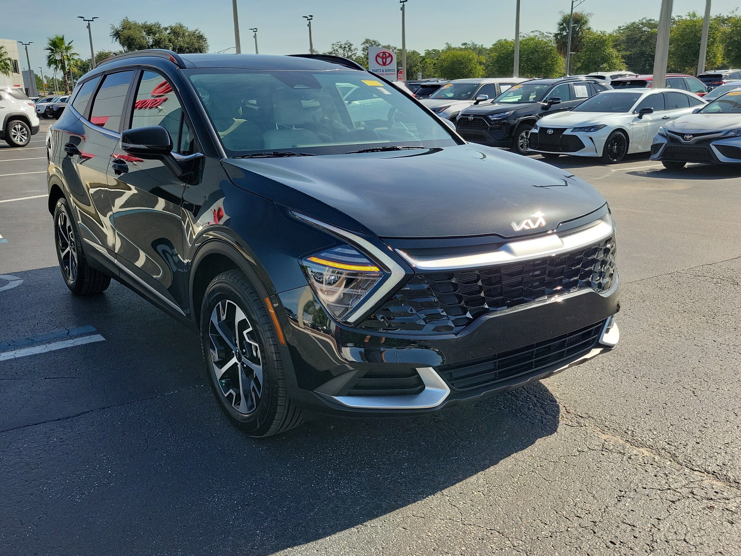 2025 Kia Sportage Hybrid EX photo 2
