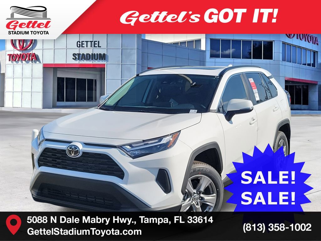 2025 Toyota RAV4 XLE's photo