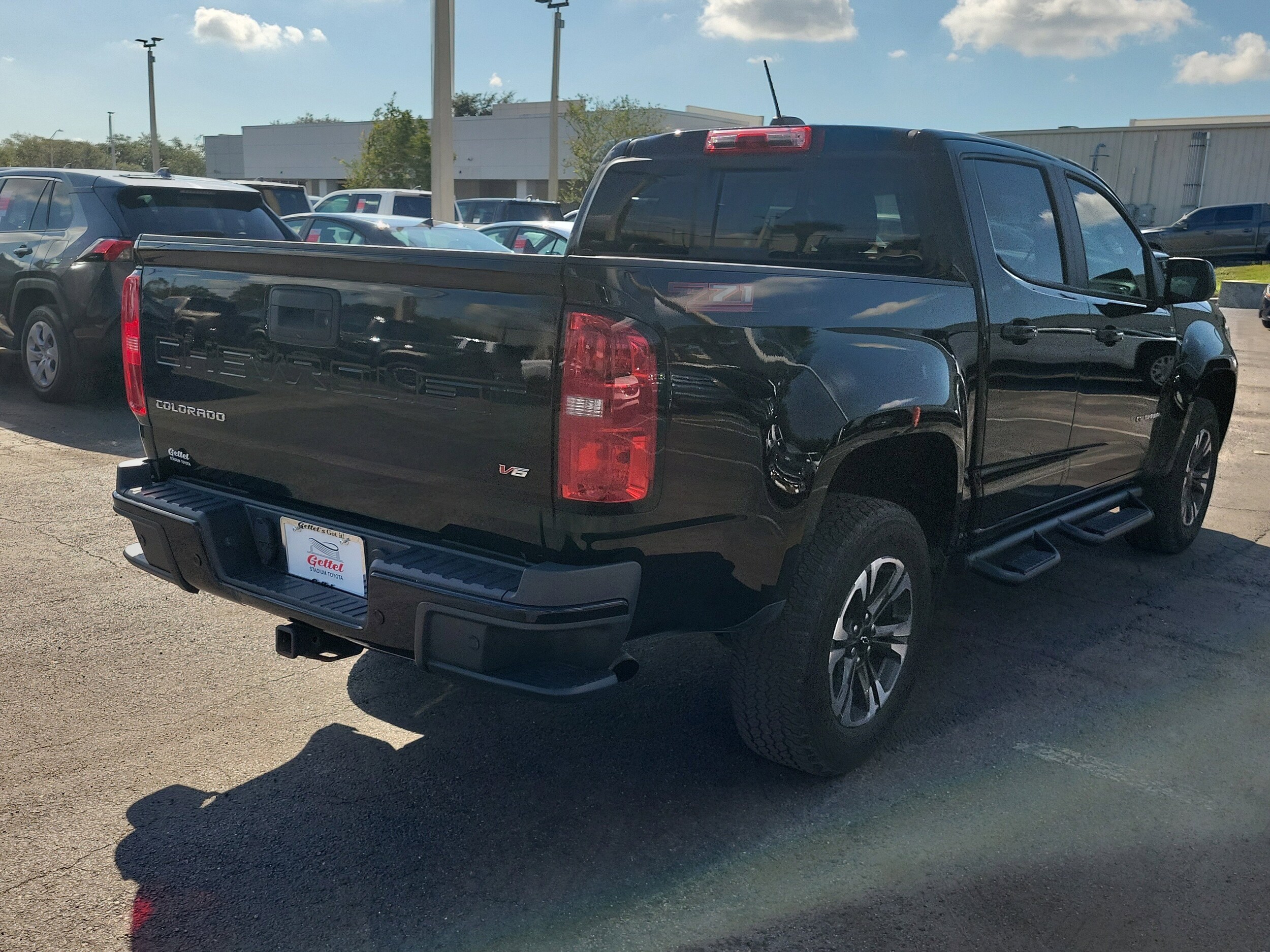 2022 Chevrolet Colorado Z71 photo 2