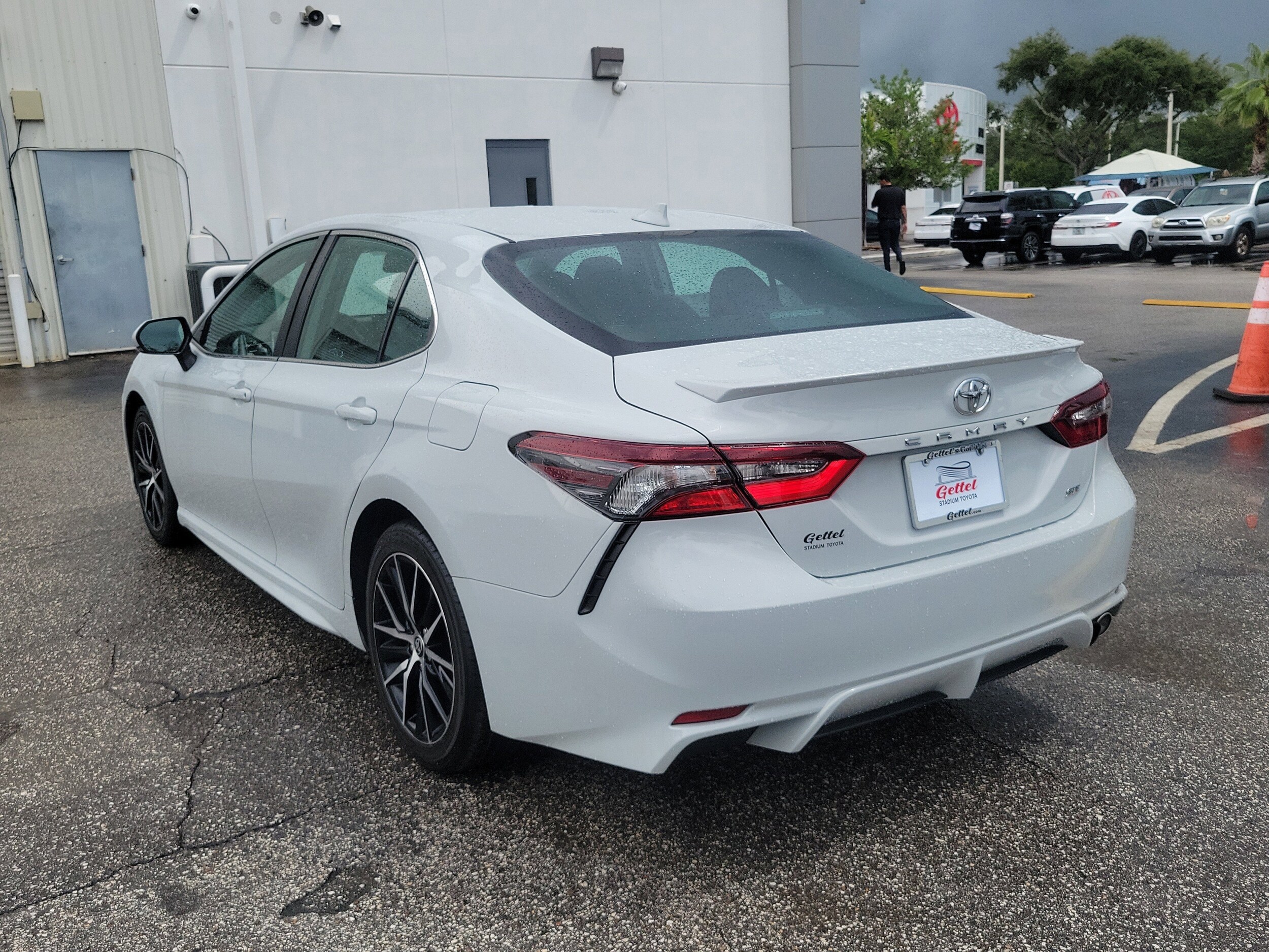 2023 Toyota Camry SE photo 4