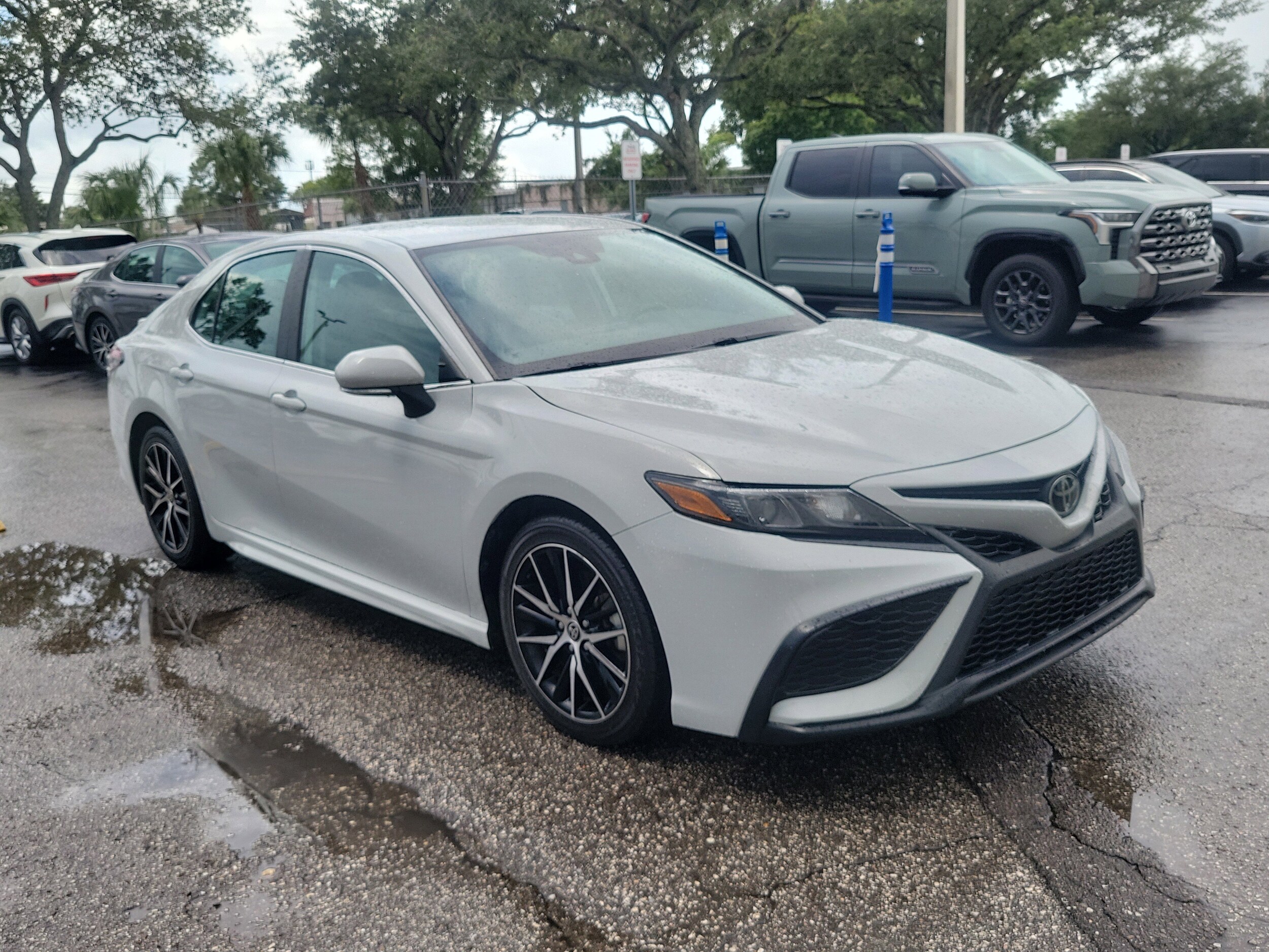 2023 Toyota Camry SE photo 2