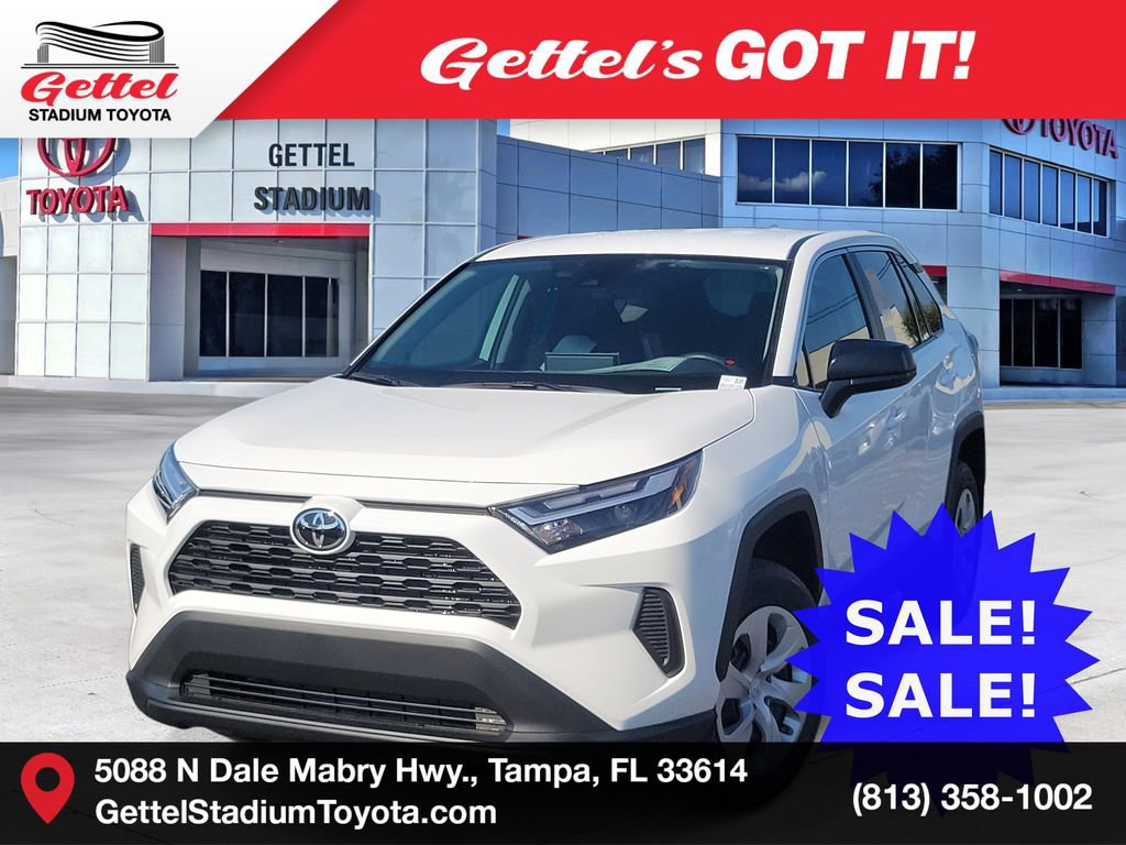 2025 Toyota RAV4 LE's photo