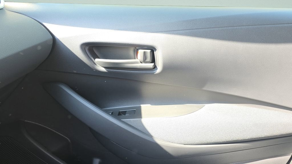 2026 Toyota Corolla LE - Photo 13