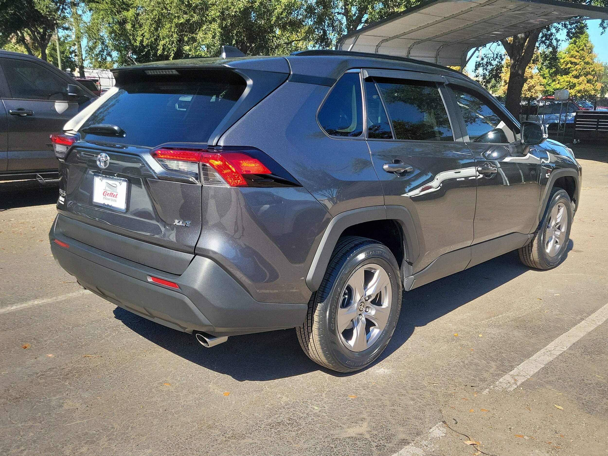 2023 Toyota RAV4 XLE photo 2