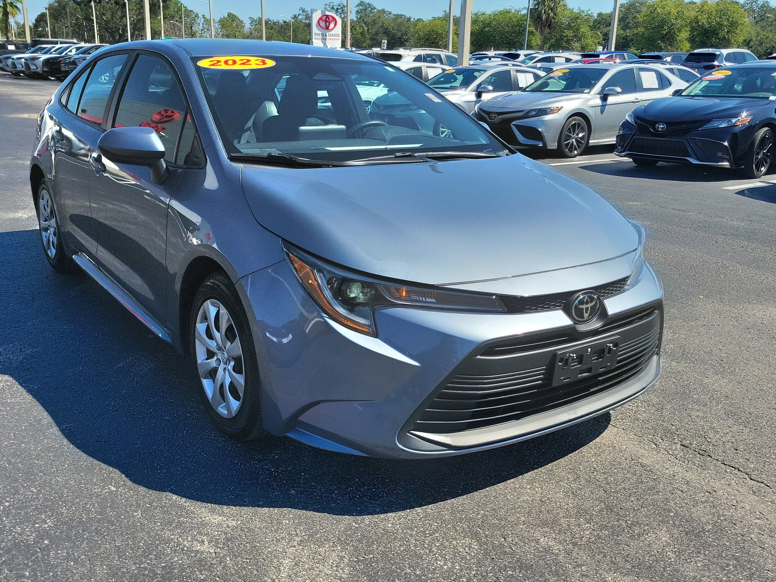 2023 Toyota Corolla LE photo 2