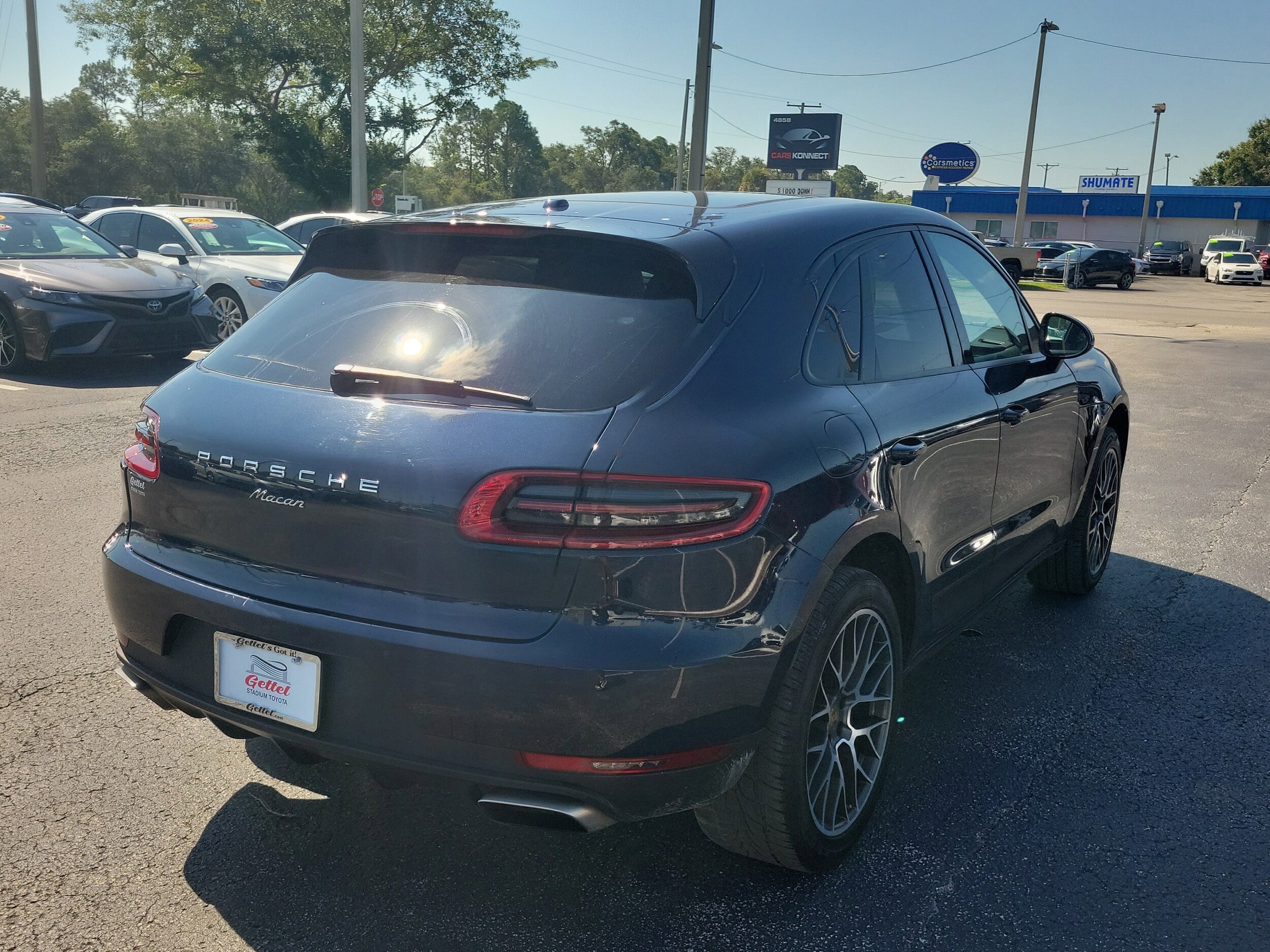 2018 Porsche Macan photo 2