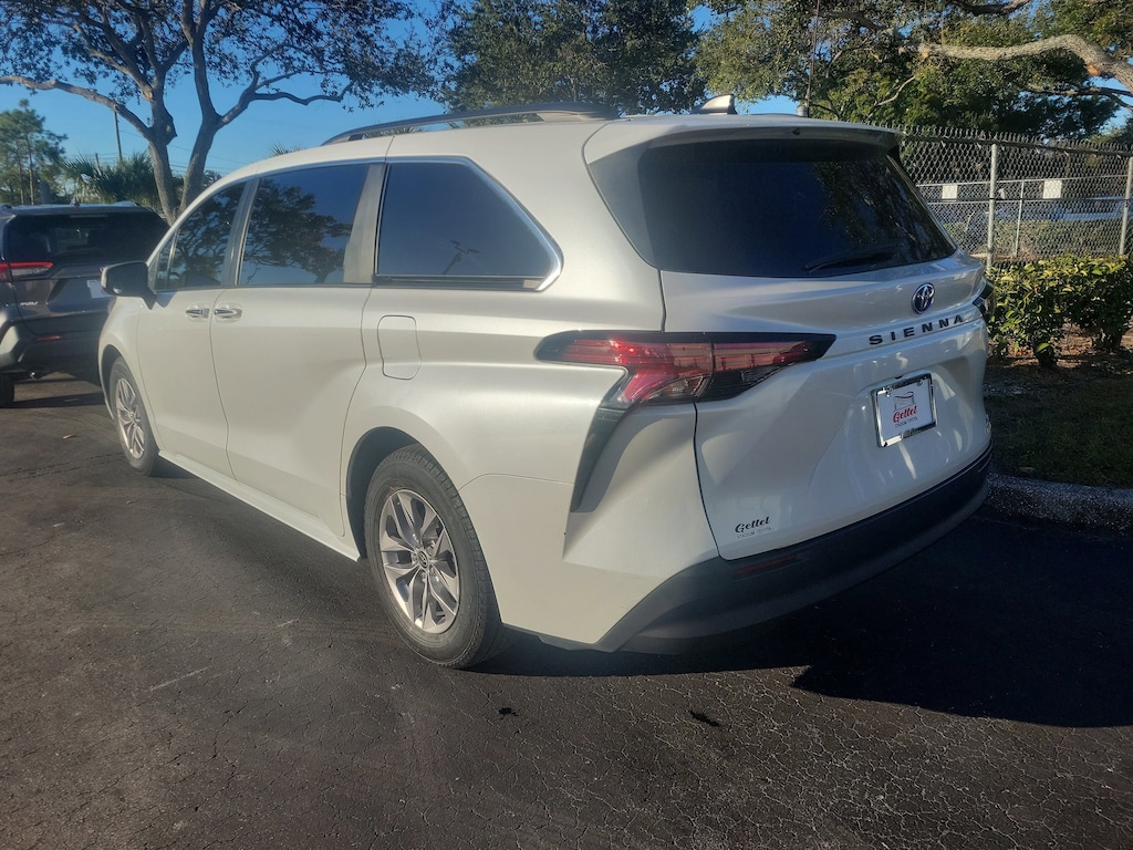 Certified 2022 Toyota Sienna XLE 7 Passenger Van Passenger Van