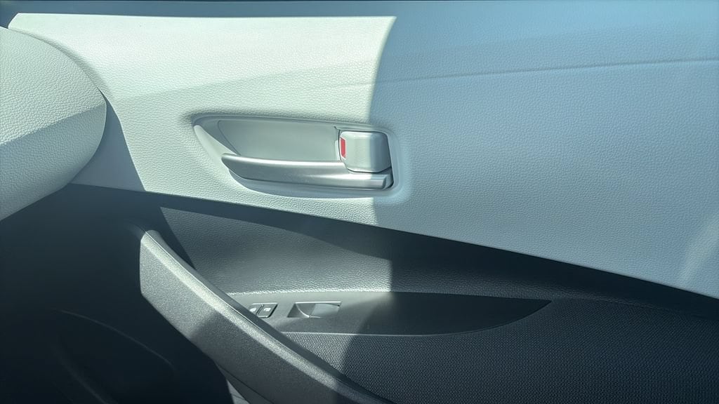 2026 Toyota Corolla SE - Photo 13