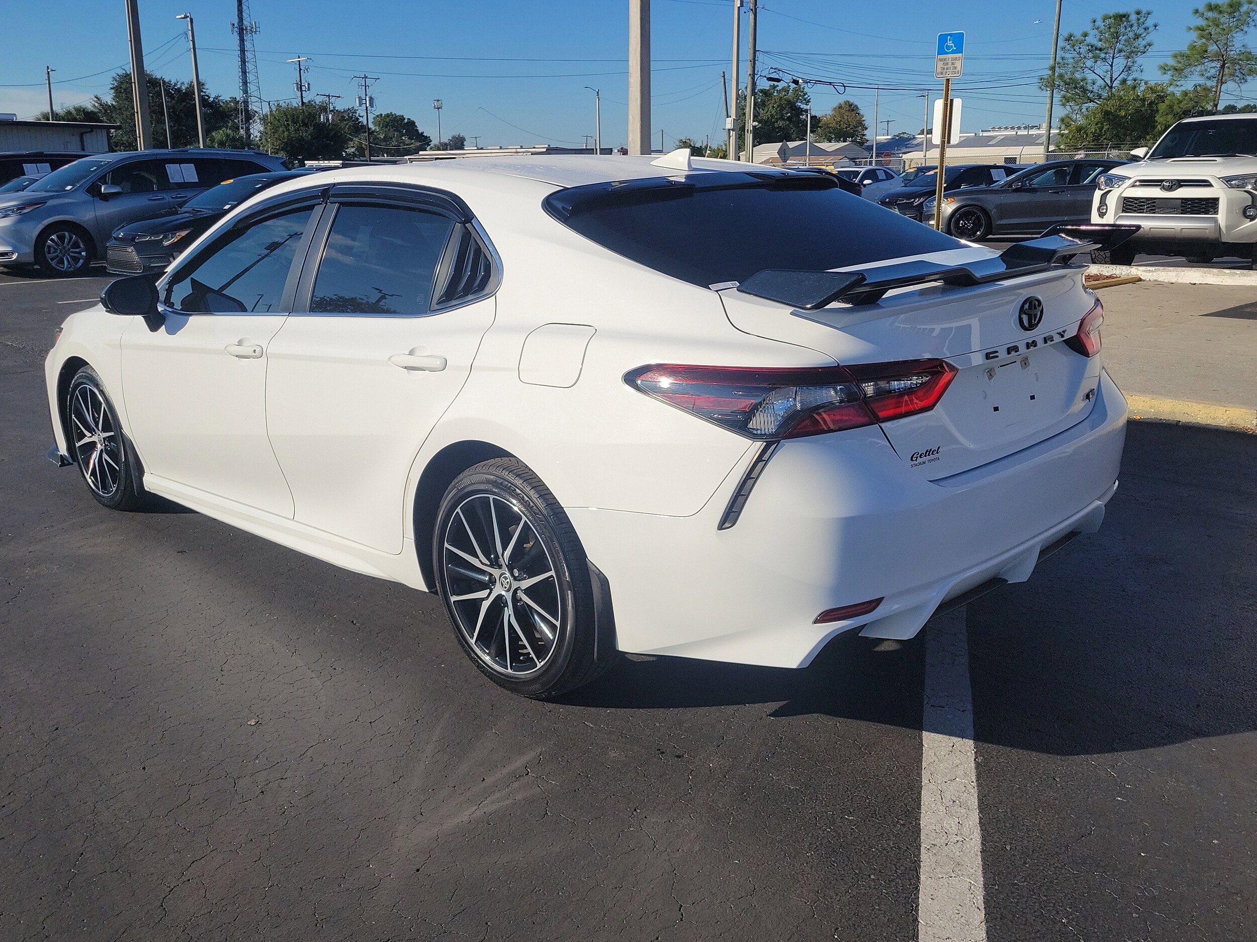 2021 Toyota Camry SE photo 4