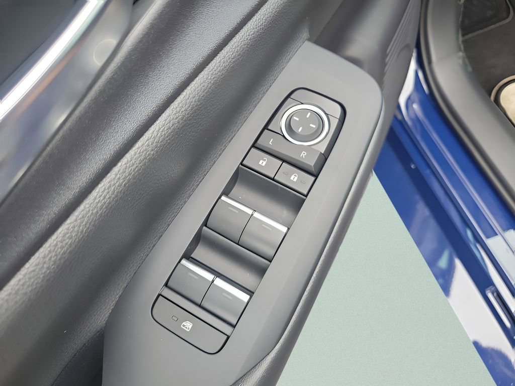 2026 Toyota Prius Plug-in Hybrid XSE - Photo 16