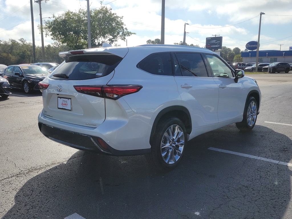 Used 2023 Toyota Highlander Limited SUV
