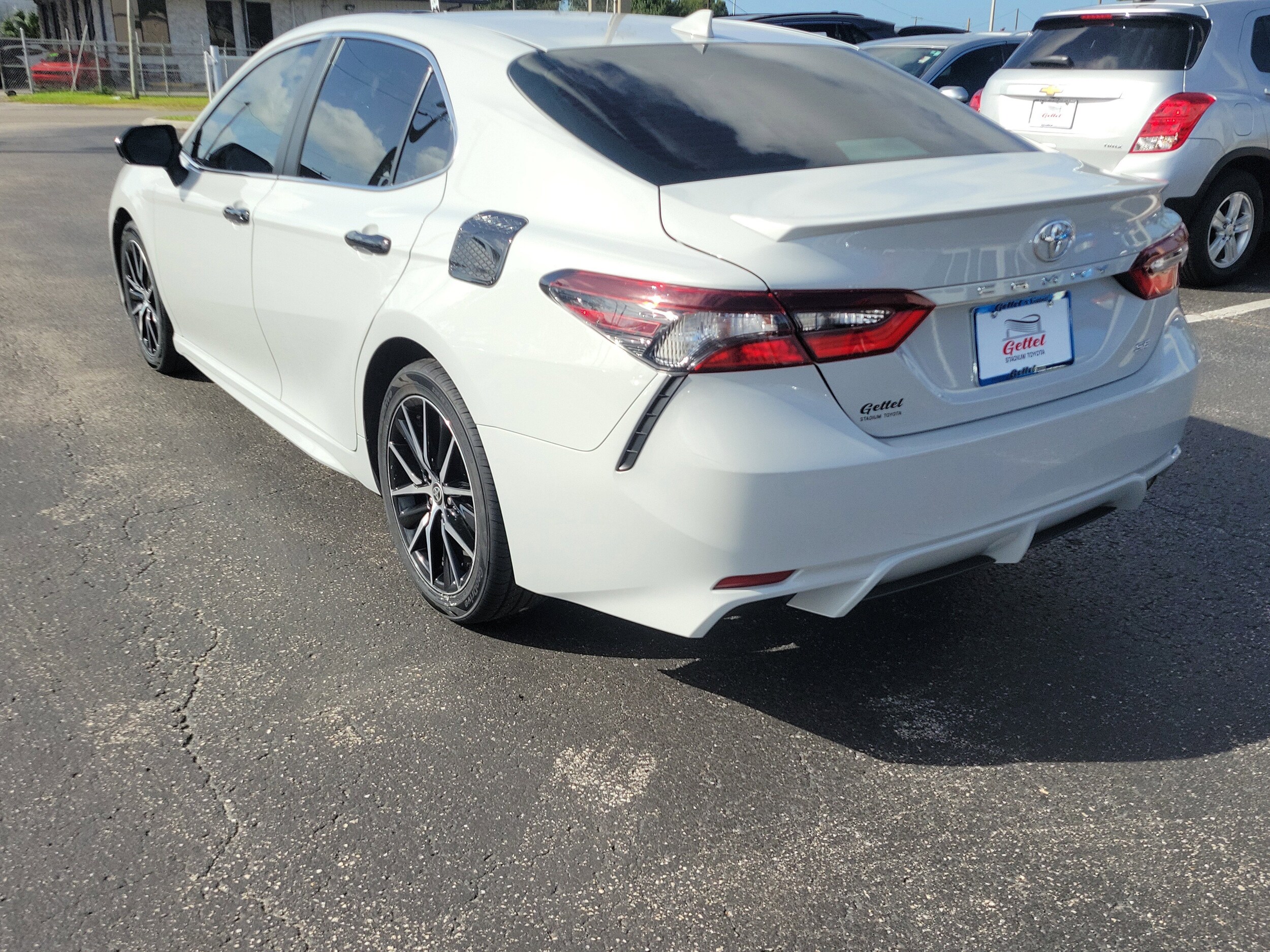 2024 Toyota Camry SE photo 3