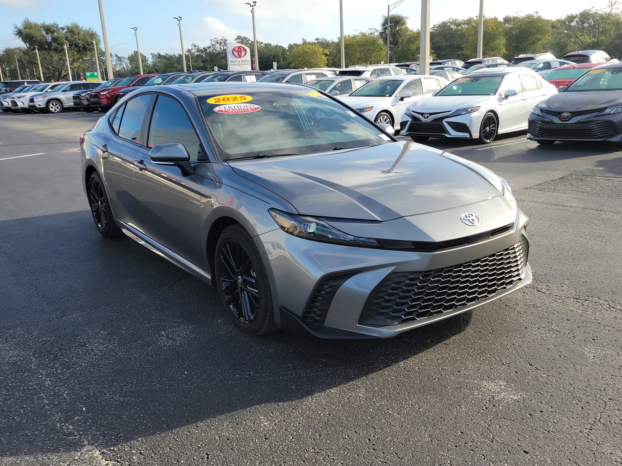 2025 Toyota Camry SE photo 2