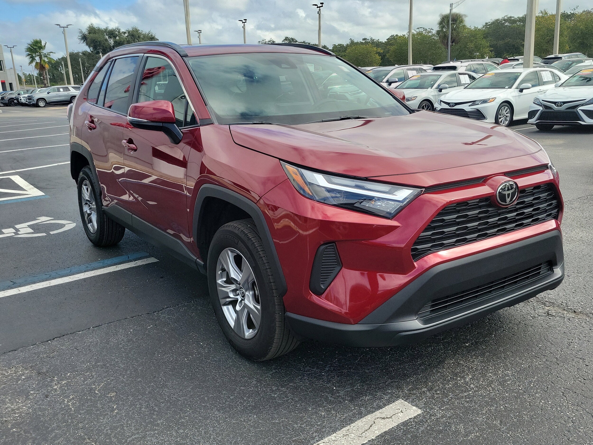 2023 Toyota RAV4 XLE photo 2
