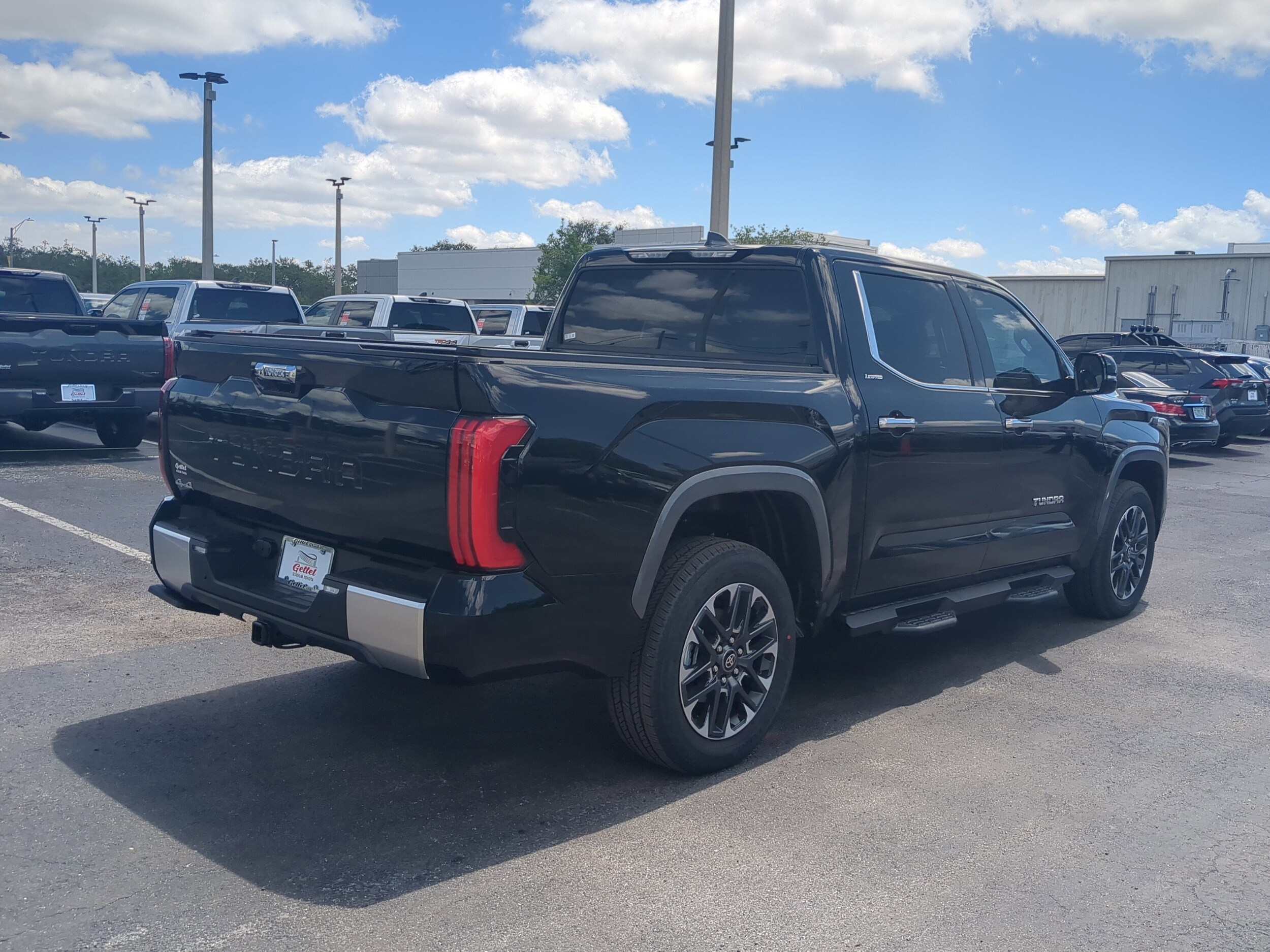 2025 Toyota Tundra Limited photo 3