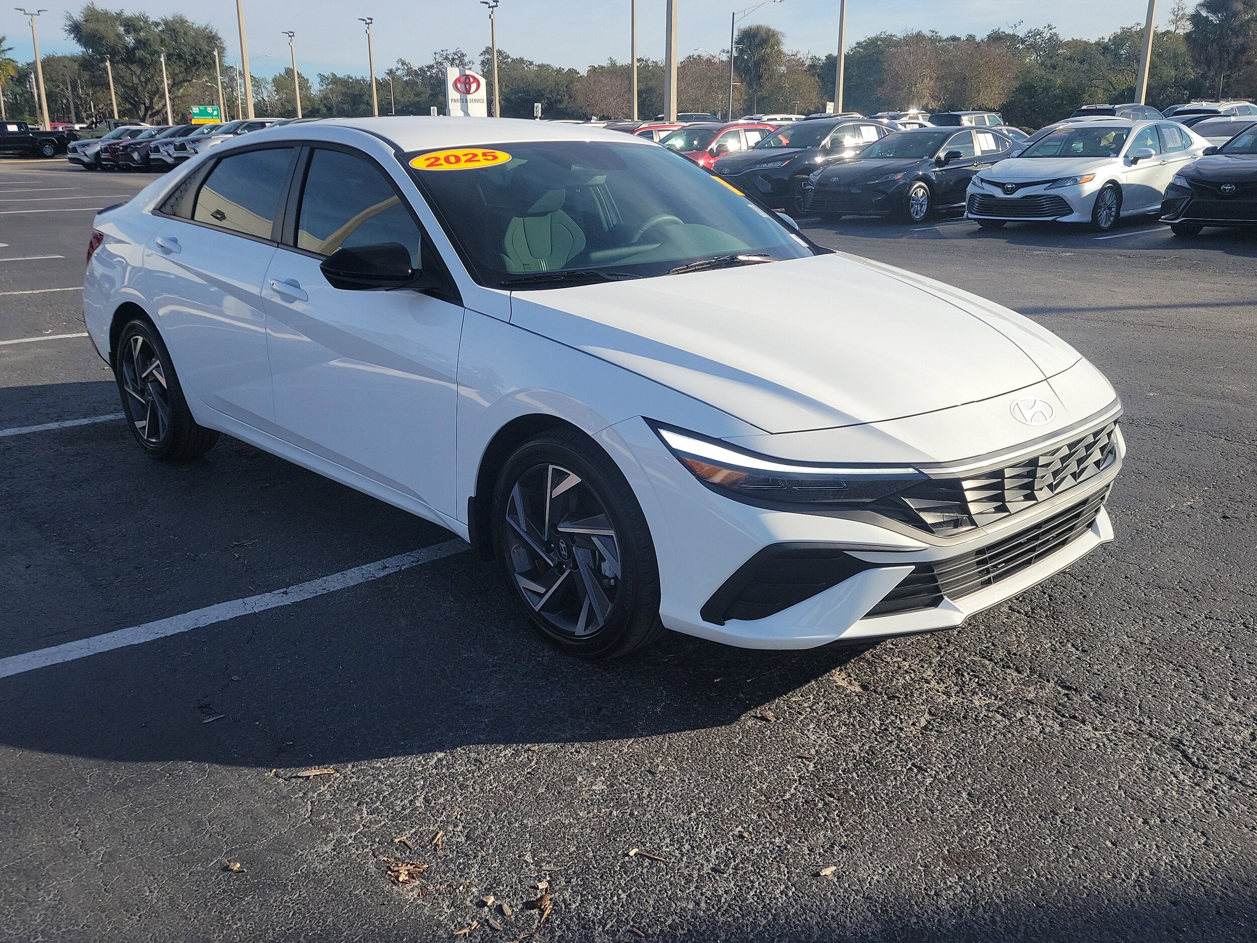 2025 Hyundai Elantra SEL Sport photo 2