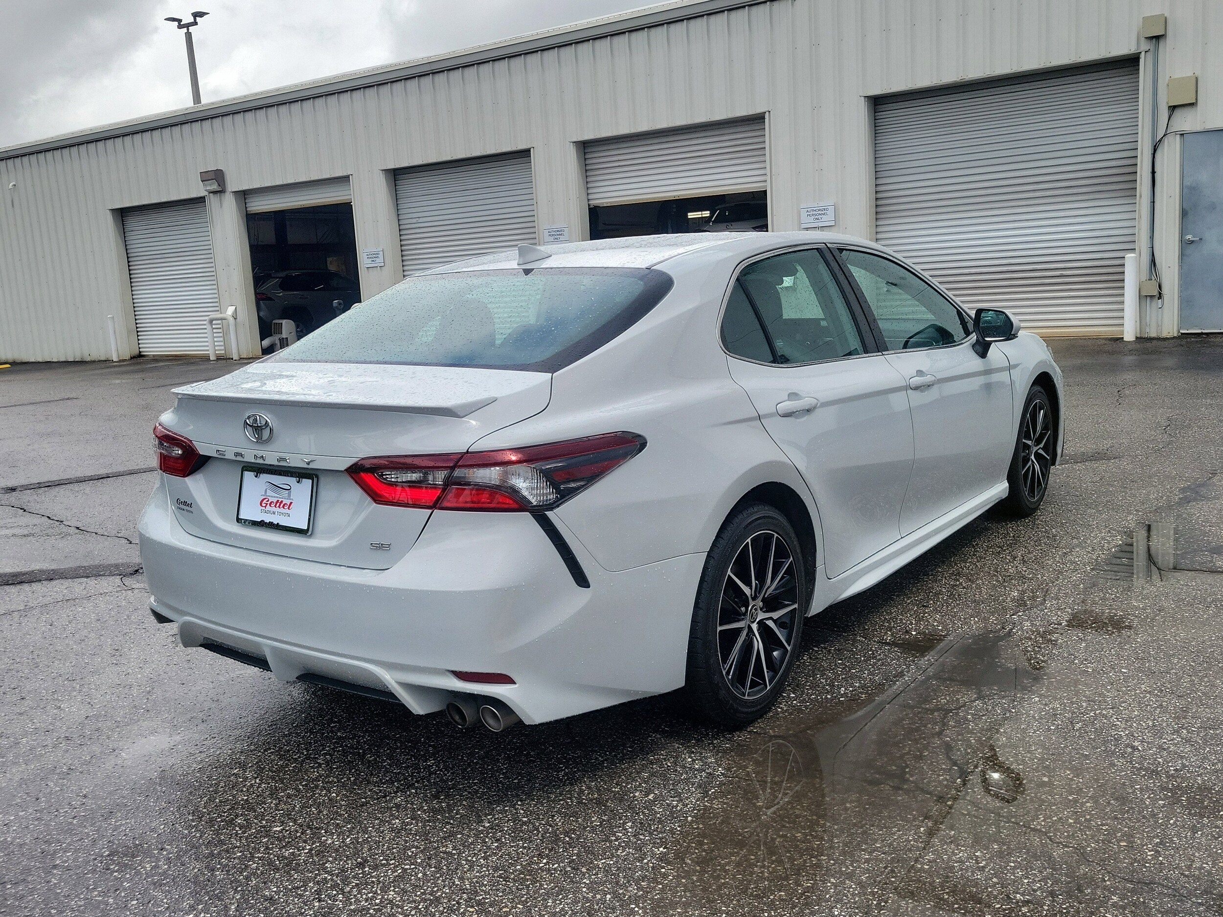 2023 Toyota Camry SE photo 3