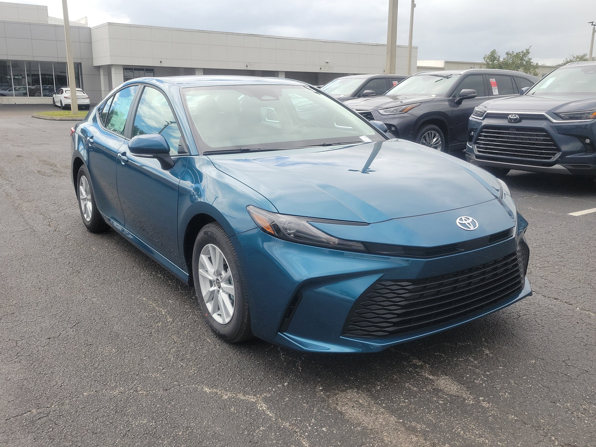 2026 Toyota Camry LE photo 2