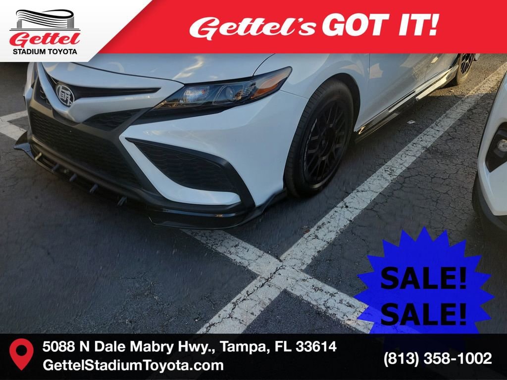 2023 Toyota Camry SE's photo