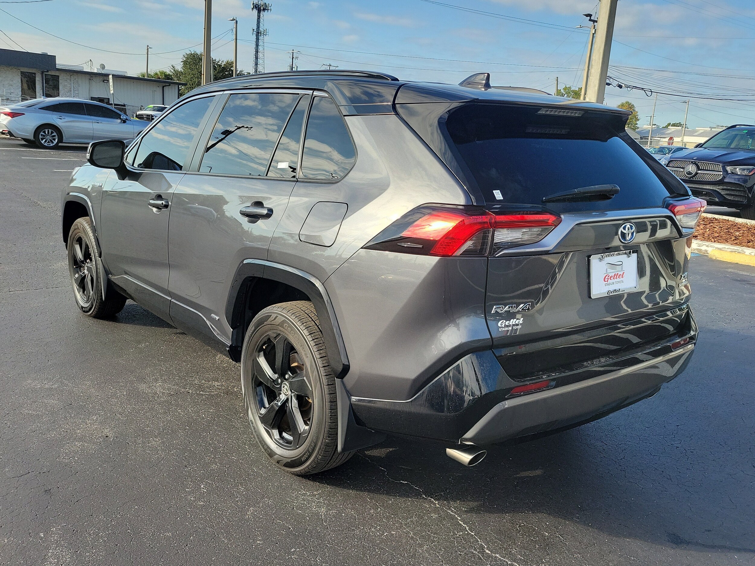 2021 Toyota RAV4 Hybrid XSE photo 3