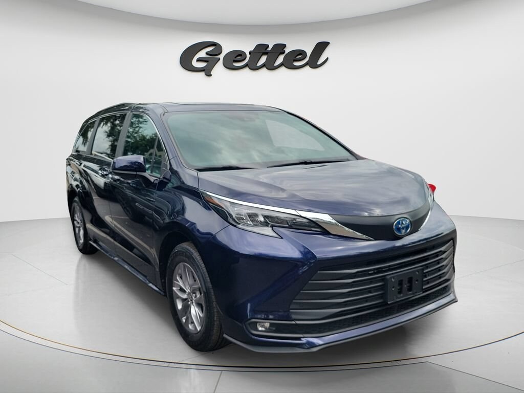 Certified 2025 Toyota Sienna XLE 8 Passenger Van Passenger Van