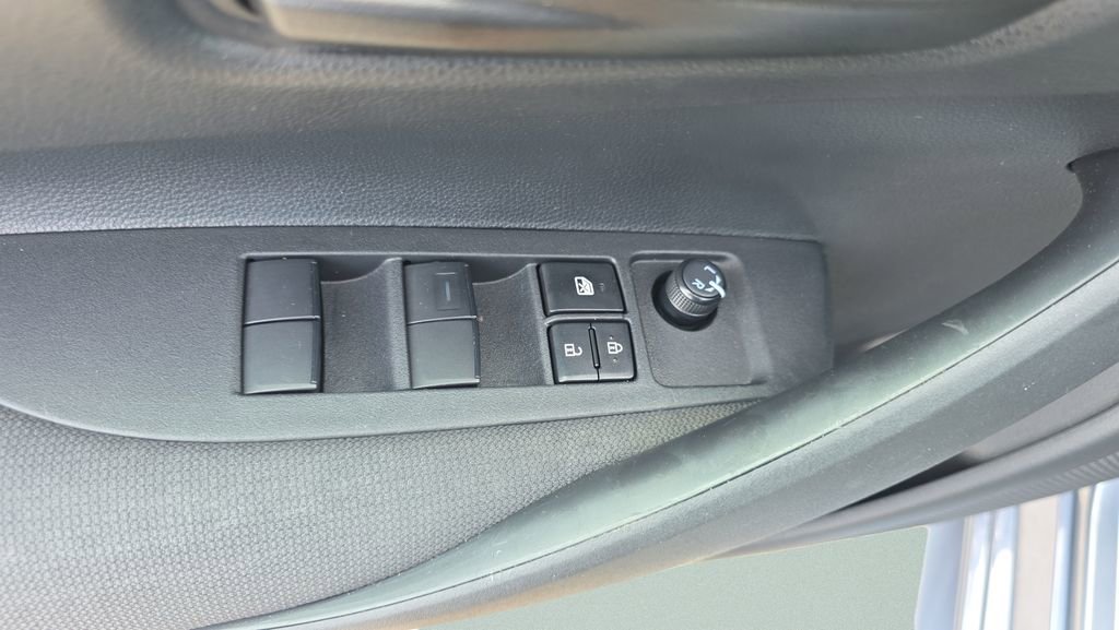 2025 Toyota Corolla LE - Photo 19