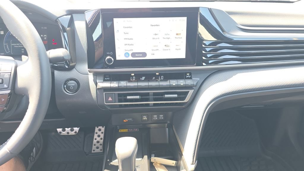 2026 Toyota Camry SE - Photo 15