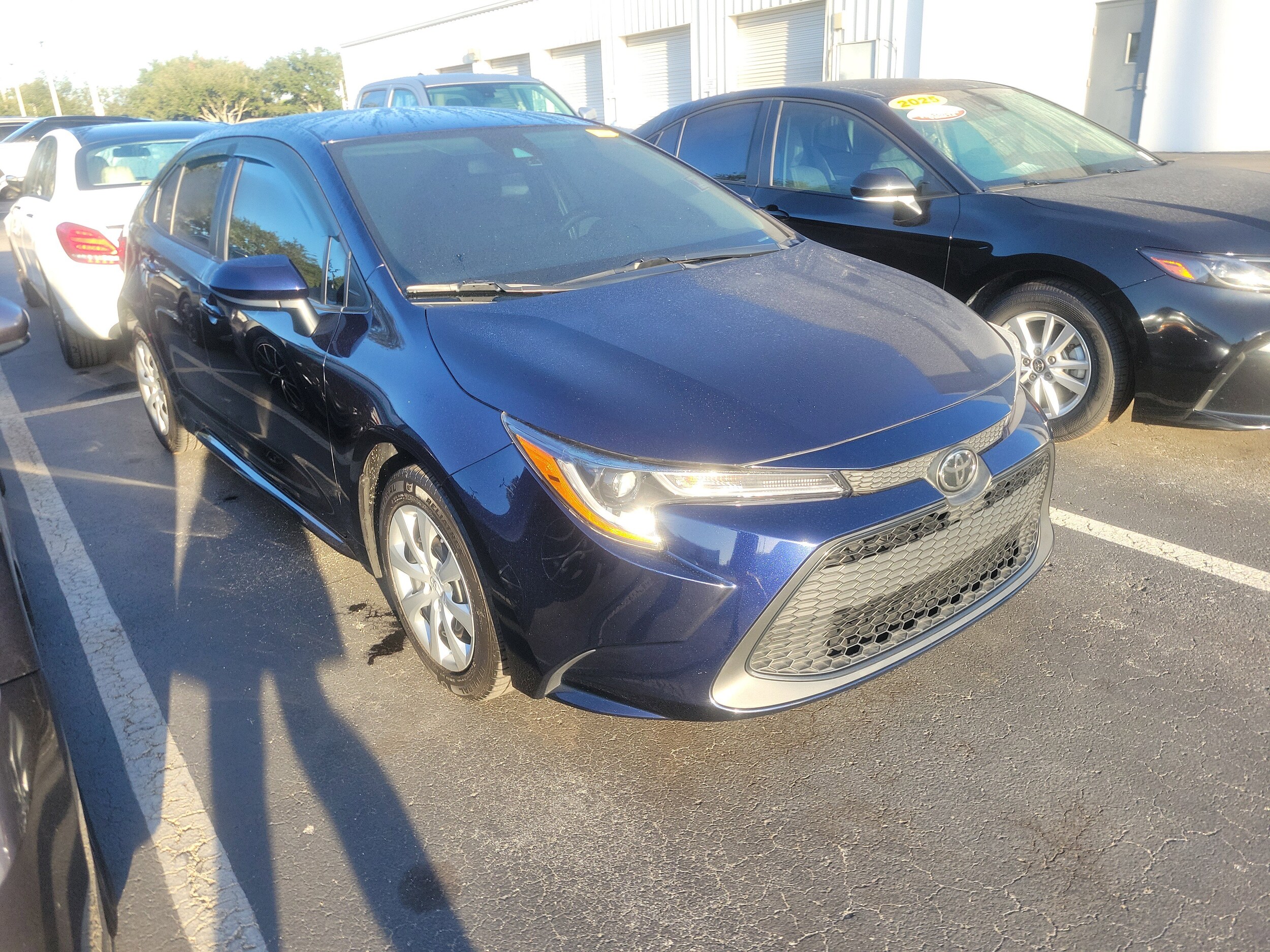2022 Toyota Corolla LE photo 2