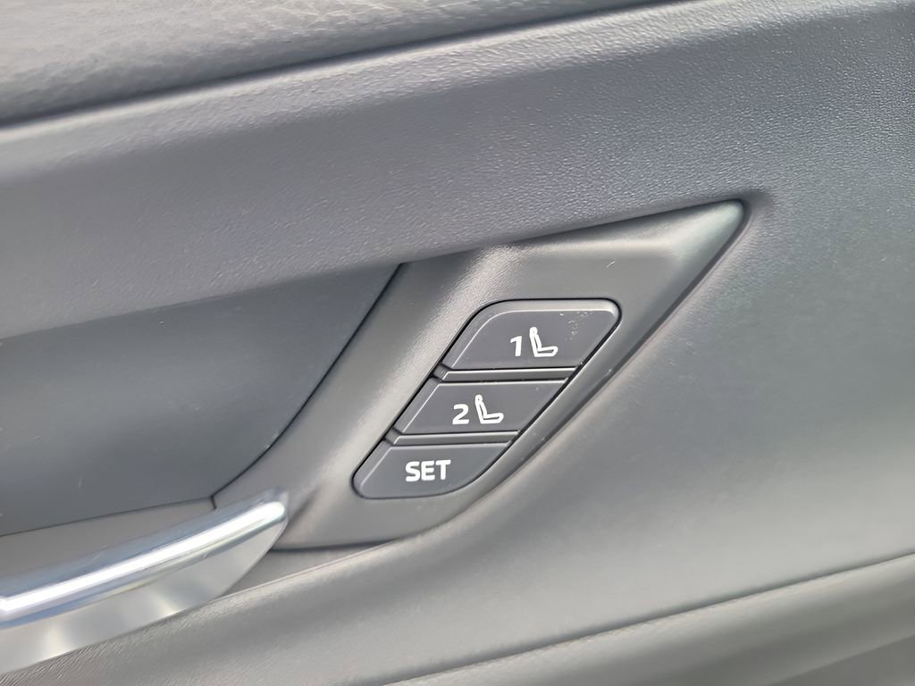 2026 Toyota Prius Plug-in Hybrid XSE Premium - Photo 17
