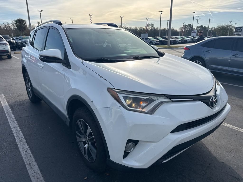 2016 Toyota RAV4 XLE's photo