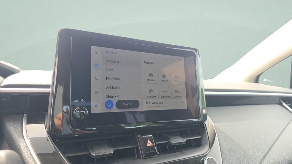 2025 Toyota Corolla LE - Photo 14