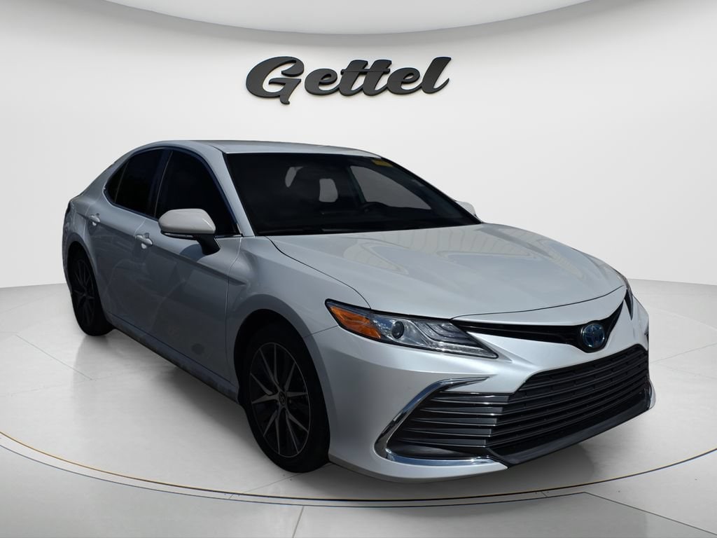 Used 2022 Toyota Camry Hybrid XLE Sedan