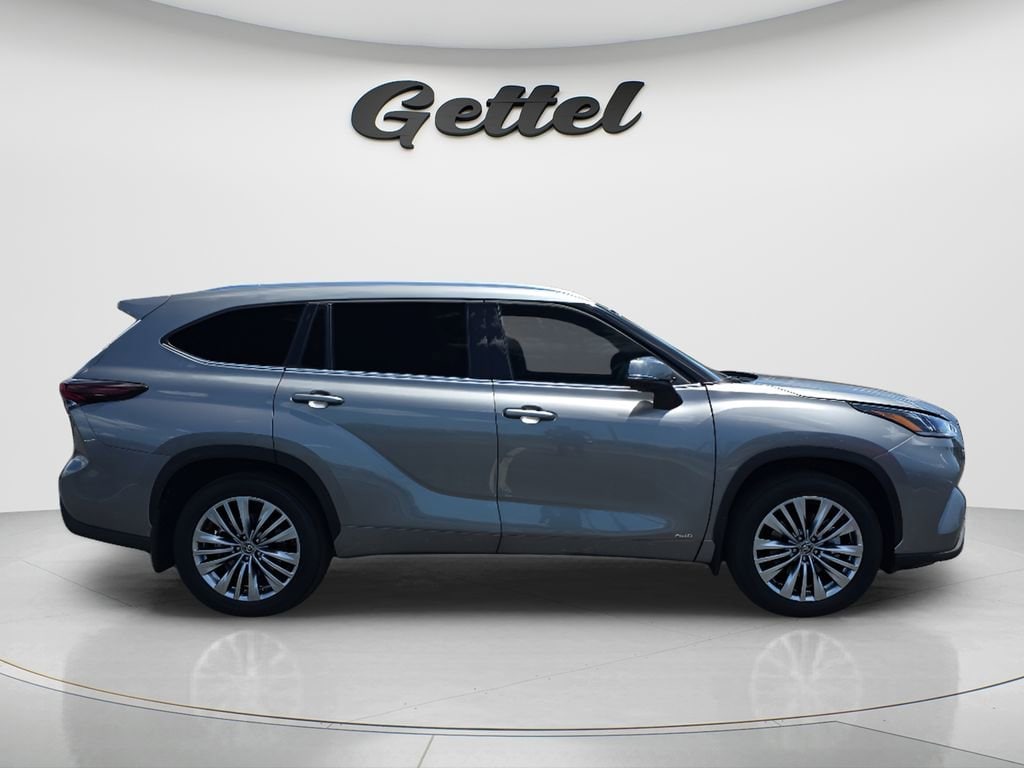 New 2026 Toyota Highlander Hybrid Platinum SUV