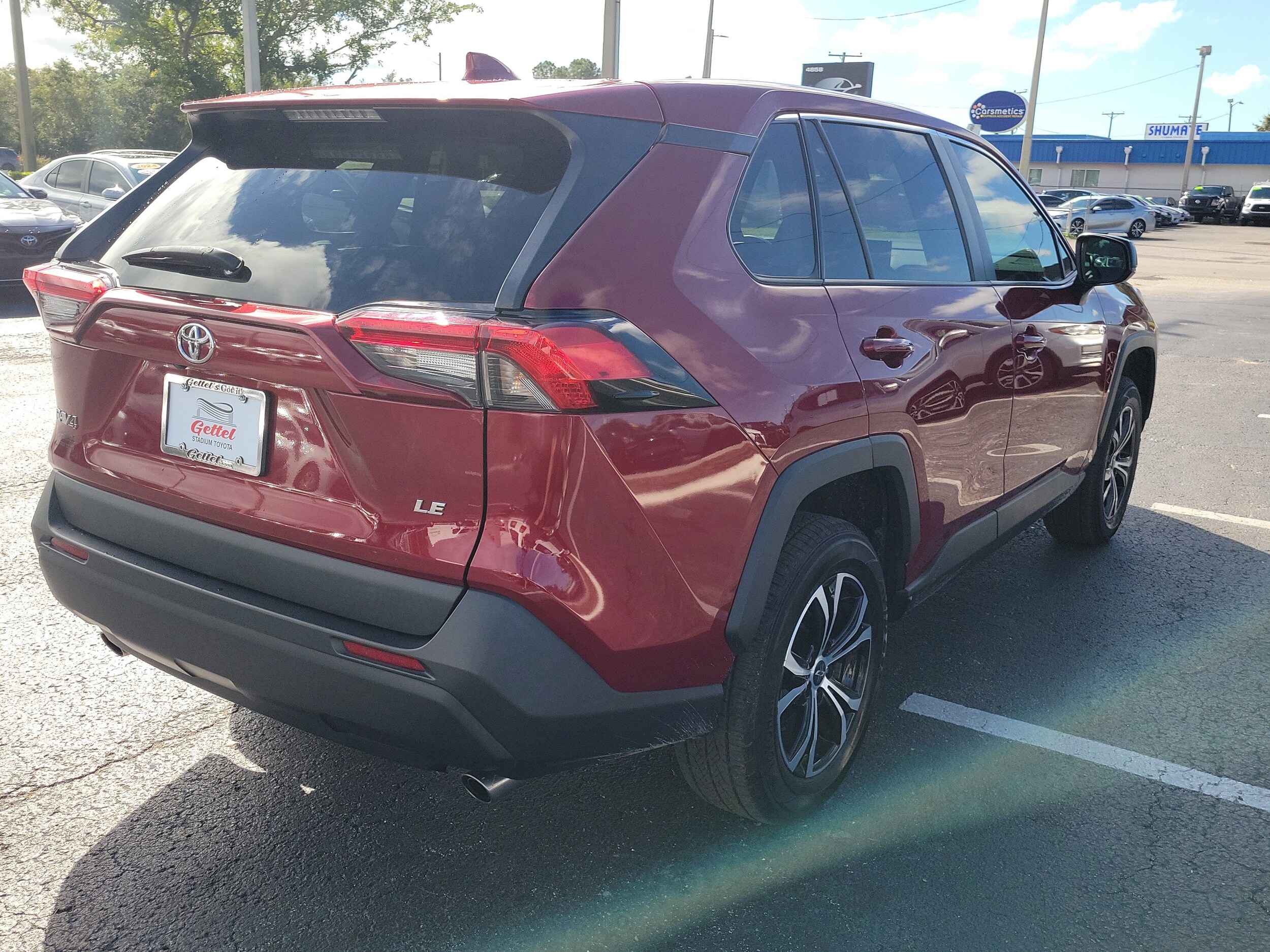 2022 Toyota RAV4 LE photo 2