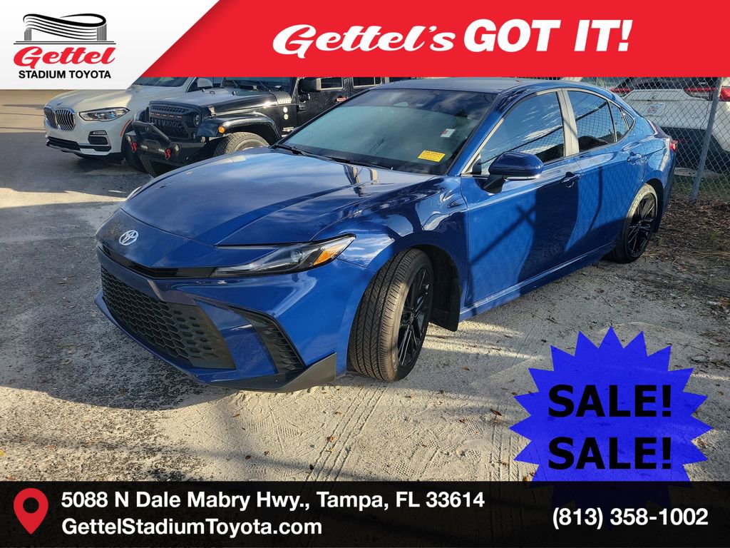 2025 Toyota Camry SE's photo