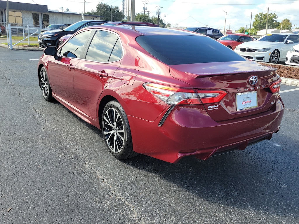 Used 2018 Toyota Camry SE Sedan