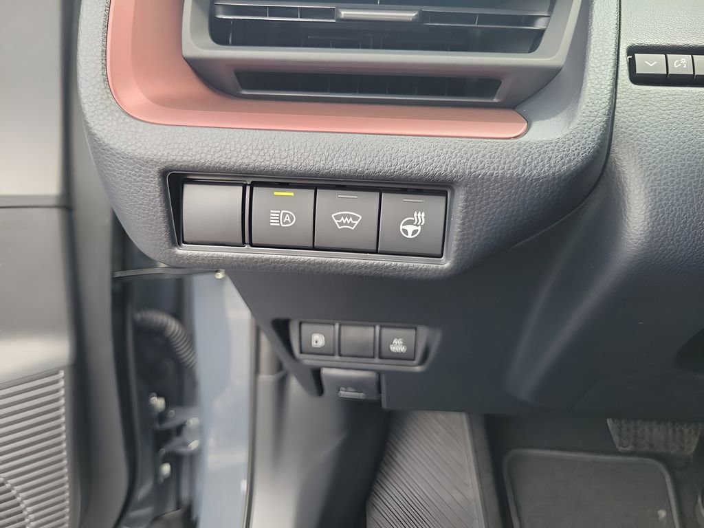 2026 Toyota Prius Plug-in Hybrid SE - Photo 30