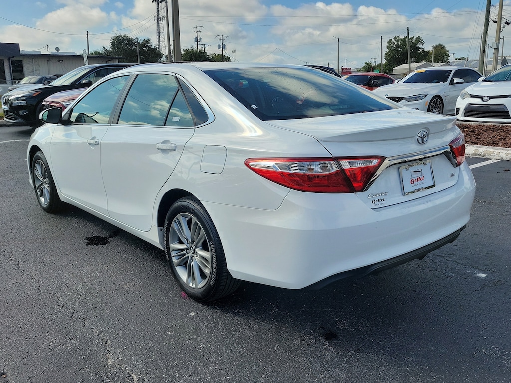 Used 2016 Toyota Camry SE Sedan