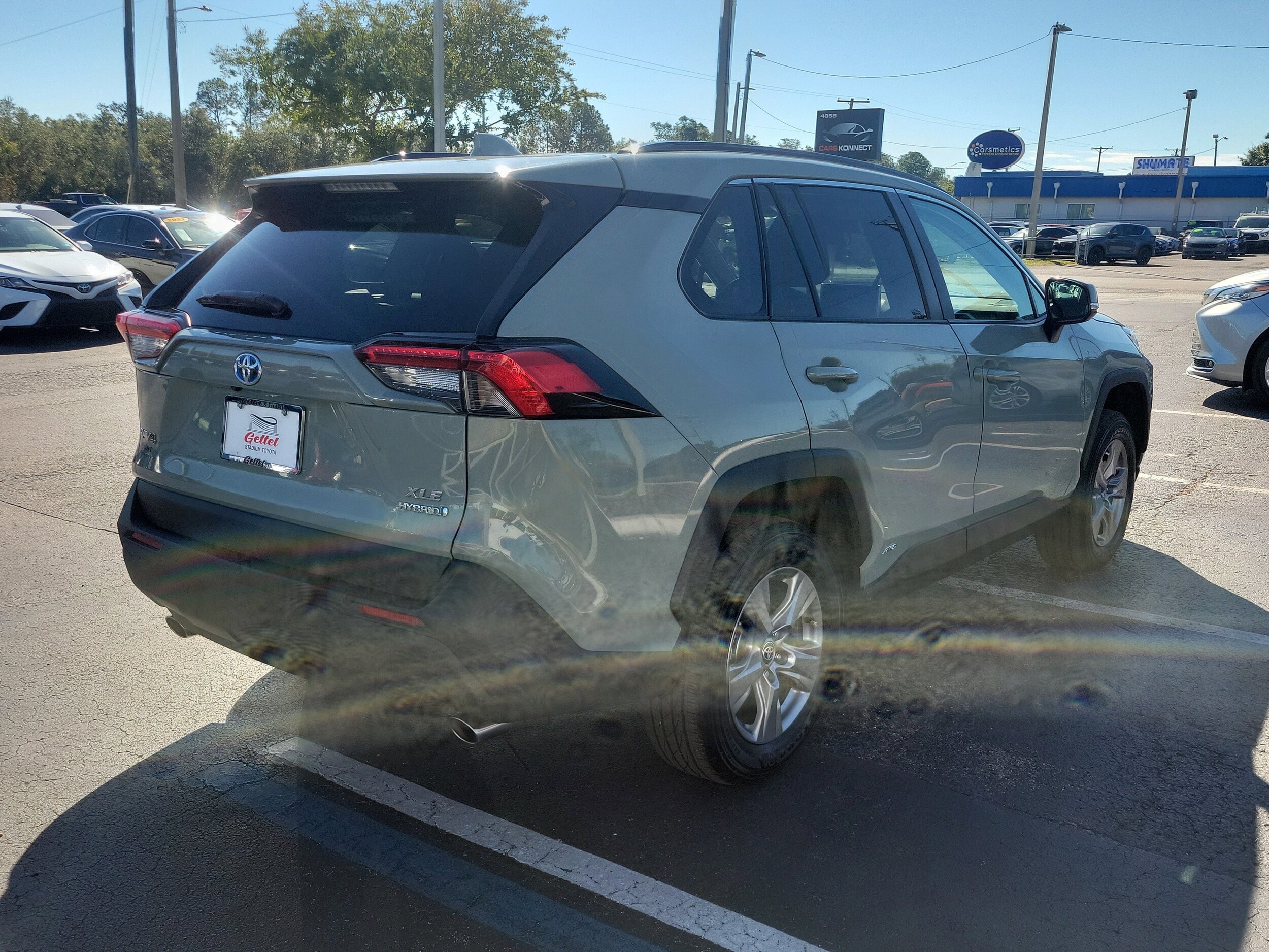2023 Toyota RAV4 Hybrid XLE photo 3